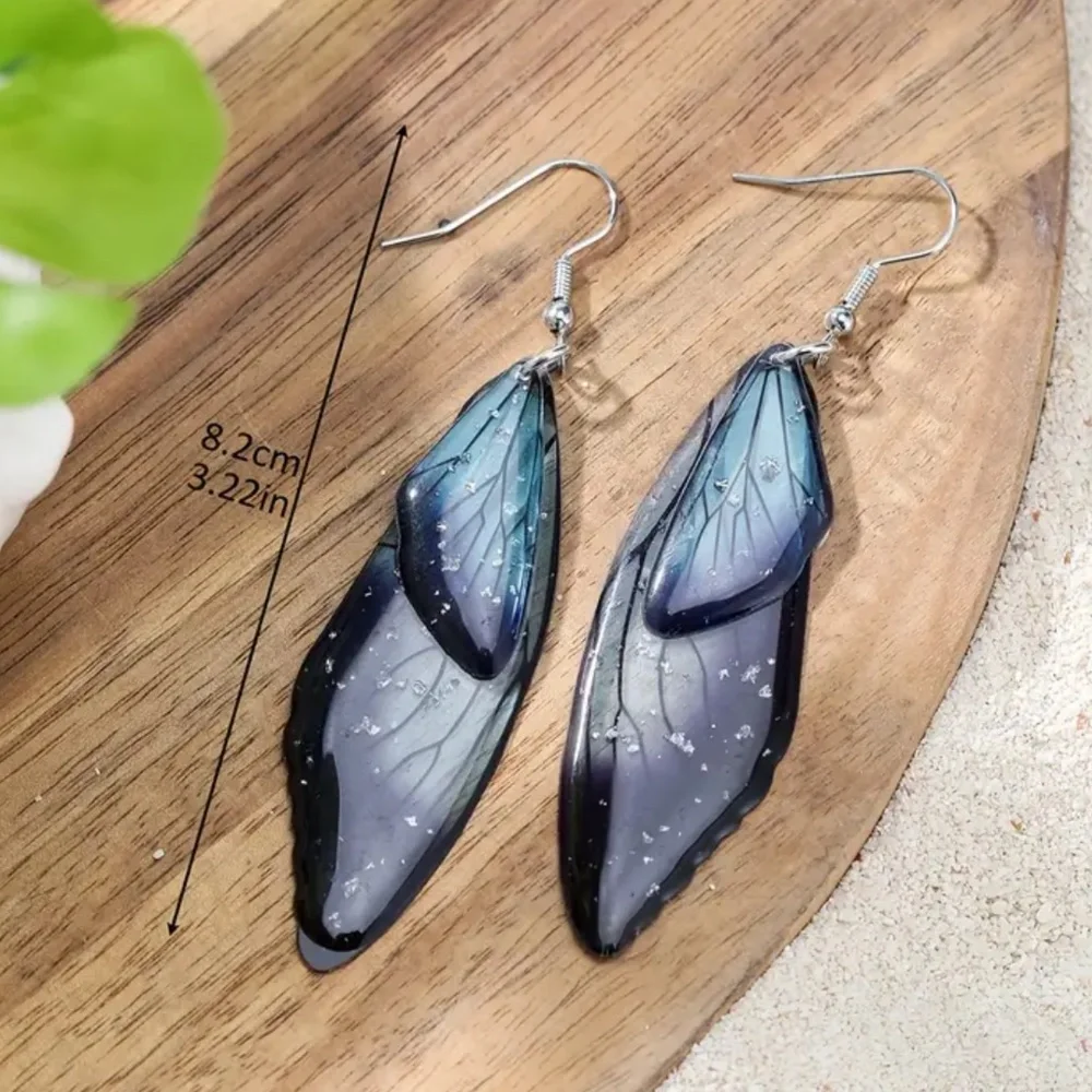 NWT! Gorgeous Dragonfly Wing Pierced Dangle Earrings in Glitter & Dark Purple!